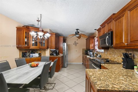 Casa en venta en Miami, Florida, 3 dormitorios, 168.34 m2 № 2057598 - foto 12
