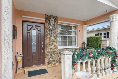 Casa en venta en Miami, Florida, 3 dormitorios, 168.34 m2 № 2057598 - foto 3