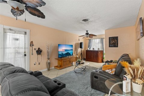 Casa en venta en Miami, Florida, 3 dormitorios, 168.34 m2 № 2057598 - foto 9