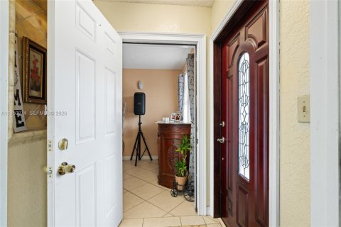 Casa en venta en Miami, Florida, 3 dormitorios, 168.34 m2 № 2057598 - foto 4