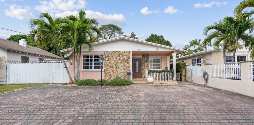 Casa en Miami, Florida 3 dormitorios, 168.34 m2 № 2057598