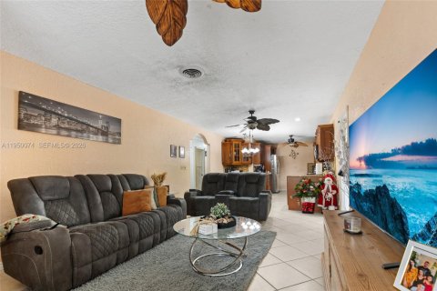 Casa en venta en Miami, Florida, 3 dormitorios, 168.34 m2 № 2057598 - foto 10