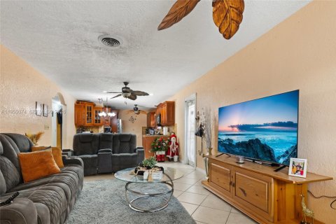 Casa en venta en Miami, Florida, 3 dormitorios, 168.34 m2 № 2057598 - foto 8