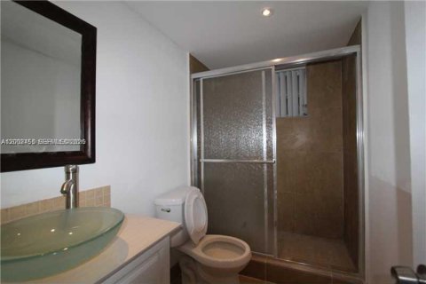 Снять в аренду кондоминиум в Хайалиа, Флорида 2 спальни, 80.82м2, № 2067844 - фото 3