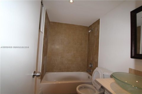 Снять в аренду кондоминиум в Хайалиа, Флорида 2 спальни, 80.82м2, № 2067844 - фото 2