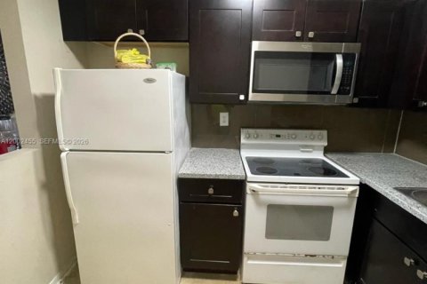 Condominio en Hialeah, Florida, 2 dormitorios  № 2067844