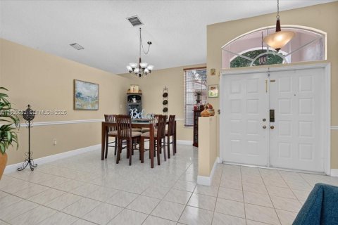 House in Miramar, Florida 4 bedrooms, 213.58 sq.m. № 2264044 - photo 8