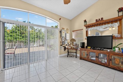 House in Miramar, Florida 4 bedrooms, 213.58 sq.m. № 2264044 - photo 14