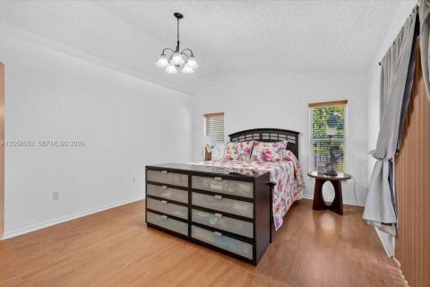 House in Miramar, Florida 4 bedrooms, 213.58 sq.m. № 2264044 - photo 29