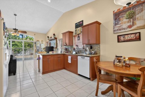 House in Miramar, Florida 4 bedrooms, 213.58 sq.m. № 2264044 - photo 20
