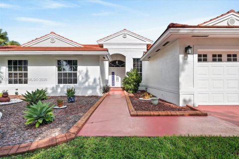 House in Miramar, Florida 4 bedrooms, 213.58 sq.m. № 2264044 - photo 3