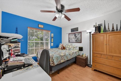 House in Miramar, Florida 4 bedrooms, 213.58 sq.m. № 2264044 - photo 27