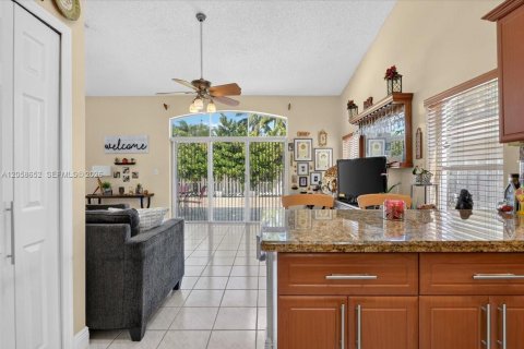 House in Miramar, Florida 4 bedrooms, 213.58 sq.m. № 2264044 - photo 22