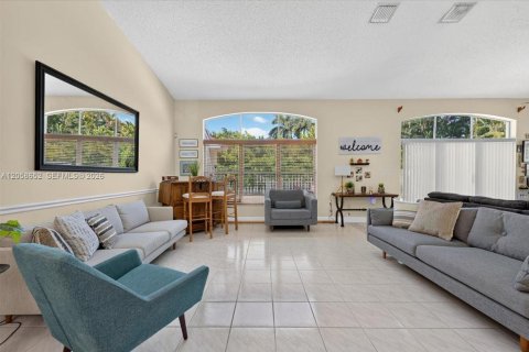 House in Miramar, Florida 4 bedrooms, 213.58 sq.m. № 2264044 - photo 5