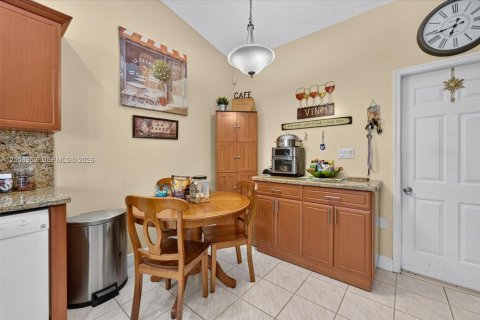 House in Miramar, Florida 4 bedrooms, 213.58 sq.m. № 2264044 - photo 19
