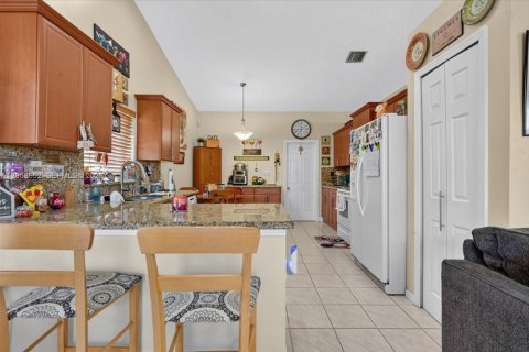 House in Miramar, Florida 4 bedrooms, 213.58 sq.m. № 2264044 - photo 16
