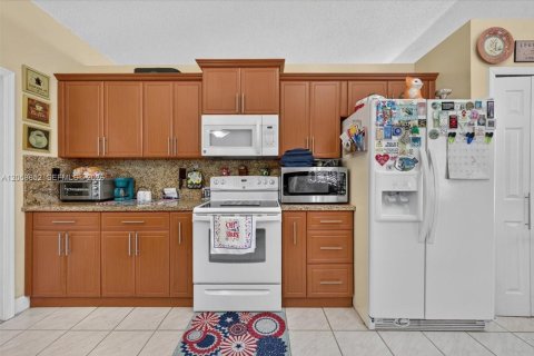 House in Miramar, Florida 4 bedrooms, 213.58 sq.m. № 2264044 - photo 17