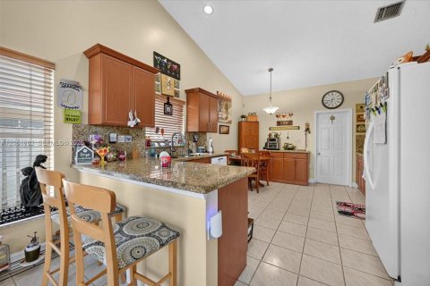 House in Miramar, Florida 4 bedrooms, 213.58 sq.m. № 2264044 - photo 15
