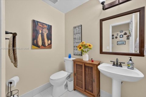 House in Miramar, Florida 4 bedrooms, 213.58 sq.m. № 2264044 - photo 23