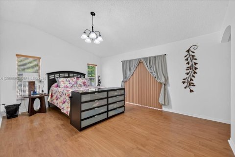 House in Miramar, Florida 4 bedrooms, 213.58 sq.m. № 2264044 - photo 28
