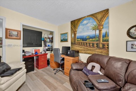 House in Miramar, Florida 4 bedrooms, 213.58 sq.m. № 2264044 - photo 25
