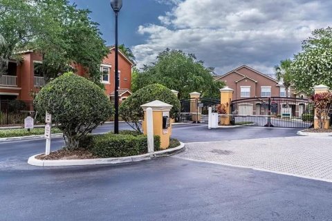 Condo in Orlando, Florida, 3 bedrooms  № 2393819 - photo 2