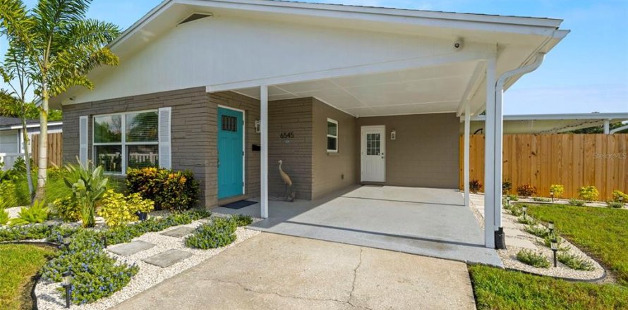 House in Tampa, Florida 3 bedrooms, 117.06 sq.m. № 1882963