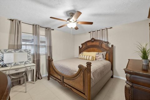 Casa en venta en Saint Petersburg, Florida, 3 dormitorios, 234.11 m2 № 1898595 - foto 17