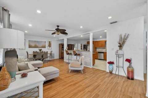 Casa en venta en Saint Petersburg, Florida, 3 dormitorios, 234.11 m2 № 1898595 - foto 21