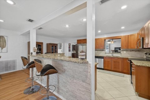Casa en venta en Saint Petersburg, Florida, 3 dormitorios, 234.11 m2 № 1898595 - foto 9
