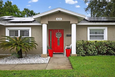 Casa en venta en Saint Petersburg, Florida, 3 dormitorios, 234.11 m2 № 1898595 - foto 1