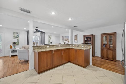 Casa en venta en Saint Petersburg, Florida, 3 dormitorios, 234.11 m2 № 1898595 - foto 8