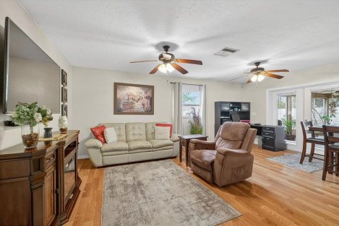 Casa en venta en Saint Petersburg, Florida, 3 dormitorios, 234.11 m2 № 1898595 - foto 3