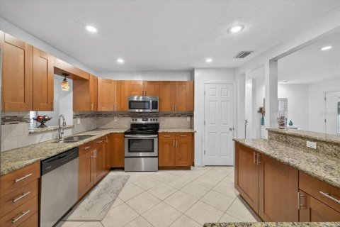 Casa en venta en Saint Petersburg, Florida, 3 dormitorios, 234.11 m2 № 1898595 - foto 7