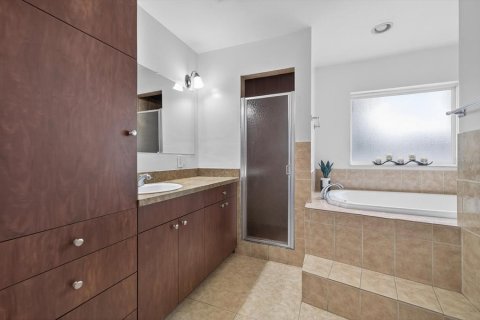 Casa en venta en Saint Petersburg, Florida, 3 dormitorios, 234.11 m2 № 1898595 - foto 13