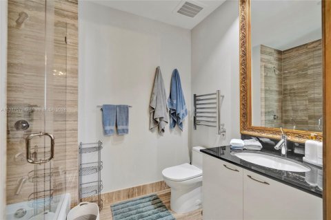 Condominio en alquiler en Sunny Isles Beach, Florida, 3 dormitorios, 257.15 m2 № 1998212 - foto 21