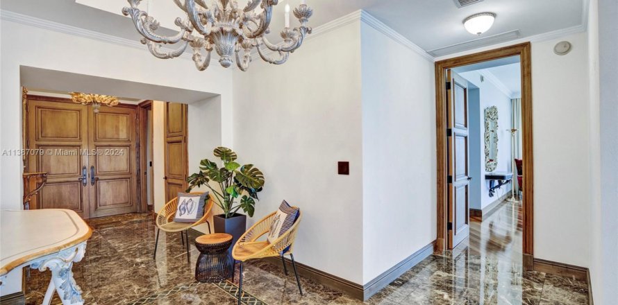 Condominio en Sunny Isles Beach, Florida, 3 dormitorios № 1998212