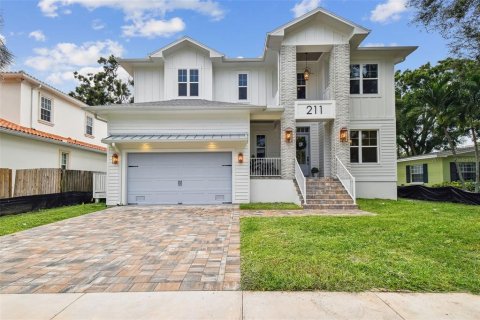 Villa ou maison à vendre à Tampa, Floride: 5 chambres, 374.4 m2 № 1910629 - photo 1