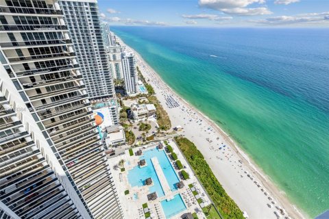 Condominio en Hallandale Beach, Florida, 2 dormitorios  № 2339924