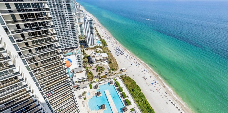 Condominio en Hallandale Beach, Florida, 2 dormitorios № 2339924