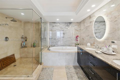 Condominio en venta en Hallandale Beach, Florida, 2 dormitorios, 124.21 m2 № 2339924 - foto 13