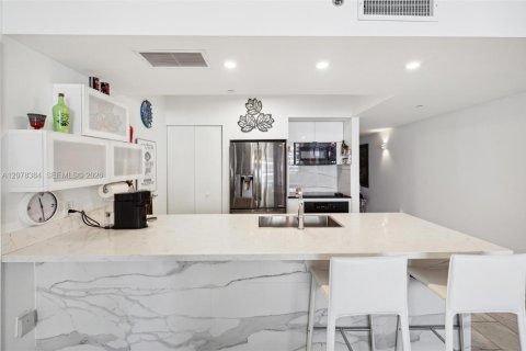 Condominio en venta en Hallandale Beach, Florida, 2 dormitorios, 124.21 m2 № 2339924 - foto 9