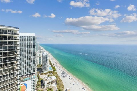Condominio en venta en Hallandale Beach, Florida, 2 dormitorios, 124.21 m2 № 2339924 - foto 7