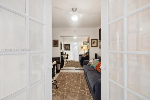 Condominio en venta en Hallandale Beach, Florida, 2 dormitorios, 124.21 m2 № 2339924 - foto 4