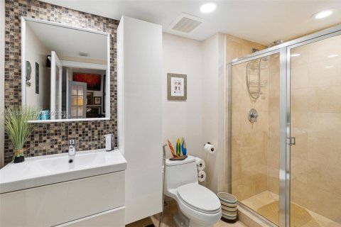 Condominio en venta en Hallandale Beach, Florida, 2 dormitorios, 124.21 m2 № 2339924 - foto 12