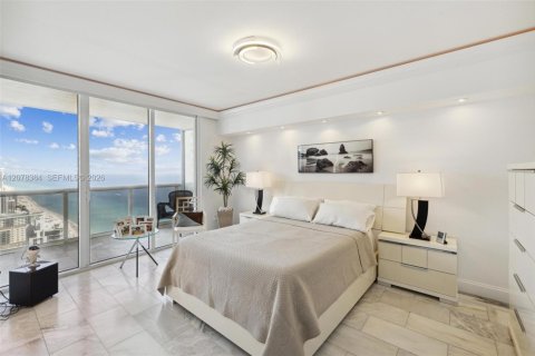 Condominio en venta en Hallandale Beach, Florida, 2 dormitorios, 124.21 m2 № 2339924 - foto 16