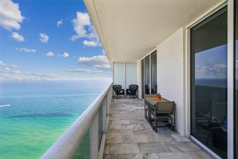 Condominio en venta en Hallandale Beach, Florida, 2 dormitorios, 124.21 m2 № 2339924 - foto 20