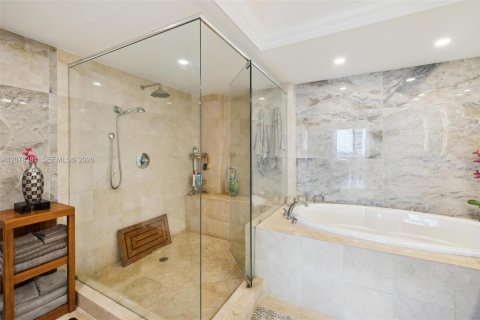 Condominio en venta en Hallandale Beach, Florida, 2 dormitorios, 124.21 m2 № 2339924 - foto 14