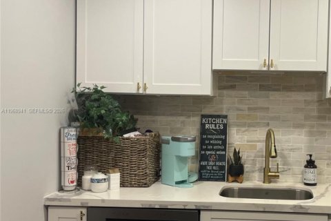 Condominio en venta en Pembroke Pines, Florida, 2 dormitorios, 76.09 m2 № 2021864 - foto 2