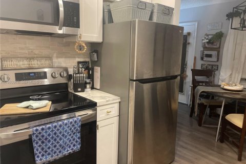 Condominio en venta en Pembroke Pines, Florida, 2 dormitorios, 76.09 m2 № 2021864 - foto 3